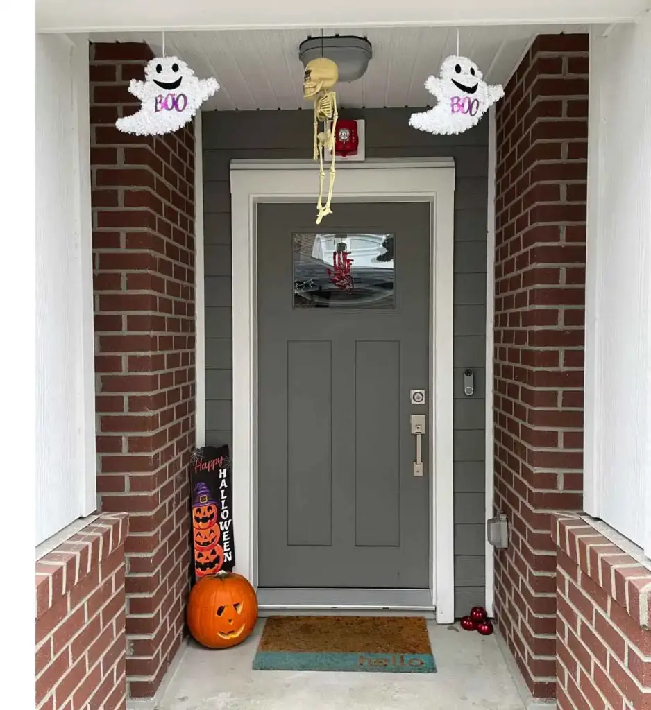 Best Ways to Outdoor Halloween Decorations 3 Halloween Main Door